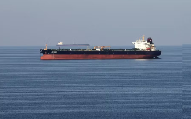 Irã aprova o fechamento da maior rota marítima de transporte mundial de petróleo