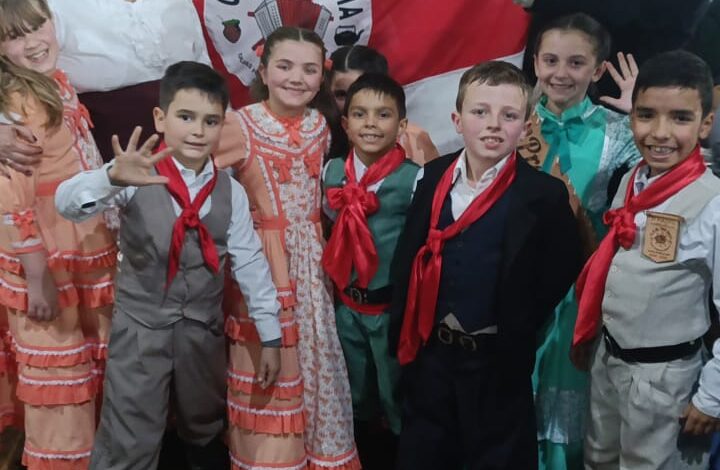 Representantes do CTG Tio Bilia de Santo Ângelo premiados no CIMIART