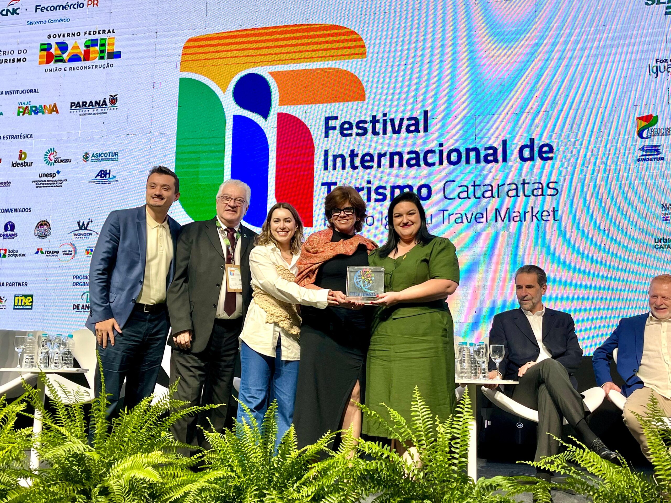 São Miguel das Missões recebe prêmio “Destino Emergente” no FITCataratas 2025 e se destaca no cenário turístico nacional