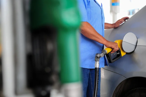 Petrobras anuncia redução de R$ 0,17 no litro da gasolina para distribuidoras