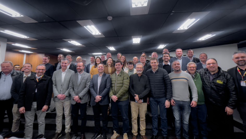 Representantes de municípios assinam ordens de início do programa Desassorear RS