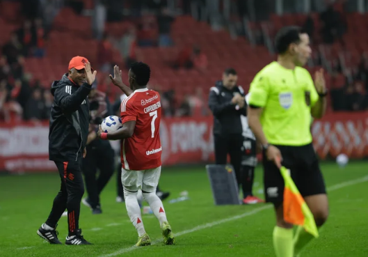 Inter empata com o Vasco e chega para oitavas da Copa do Brasil sob alerta
