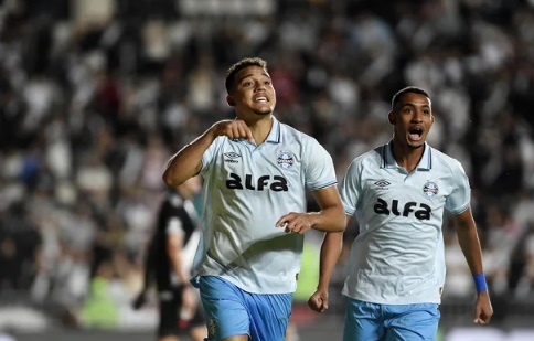 Grêmio segura pressão do Vasco e busca empate