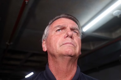 Moraes diz que Bolsonaro cometeu “irregularidade isolada” e nega prisão