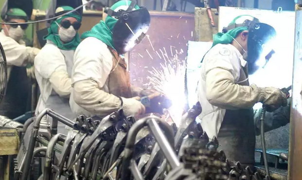 Indústria projeta perda de 110 mil empregos com tarifaço de Trump aos produtos brasileiros