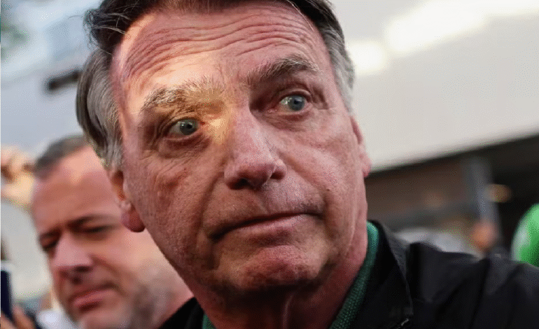 Bolsonaro passa por nova consulta de urgência e cancela agendas em todo o mês de julho