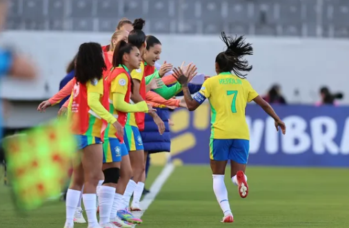Brasil goleia Bolívia, mas cobra melhores condições na Copa América Feminina