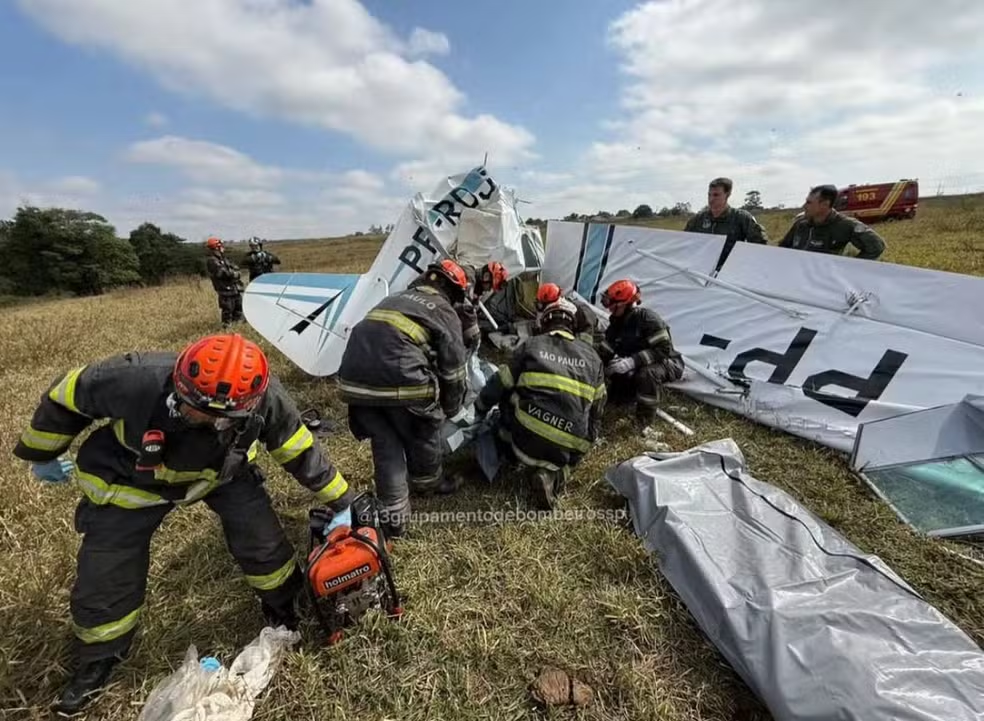 Queda de avião em São Paulo deixa dois mortos