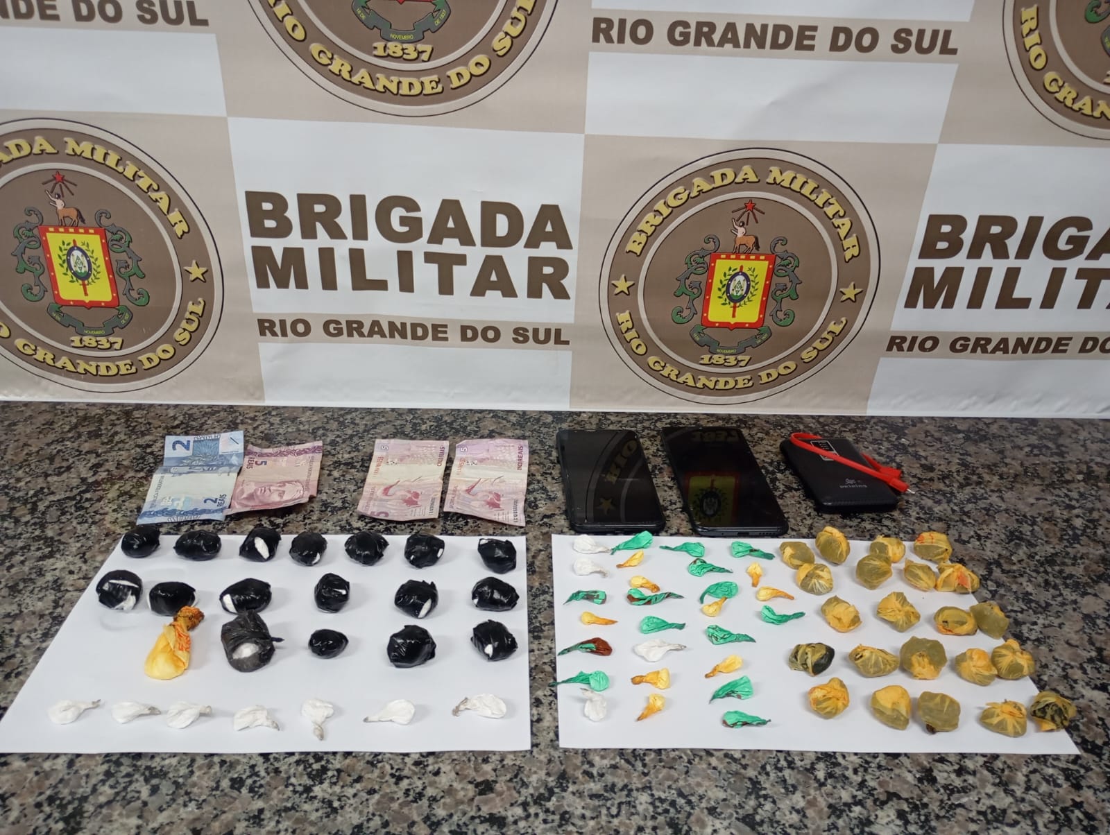 BM realiza prisão por tráfico de entorpecentes durante Operação Saturação em Santo Ângelo