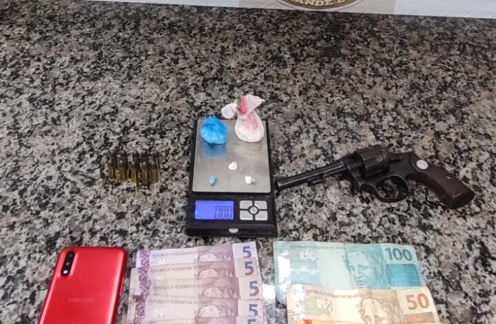 BM realiza prisão por porte ilegal de arma de fogo e tráfico de entorpecentes em Santo Ângelo