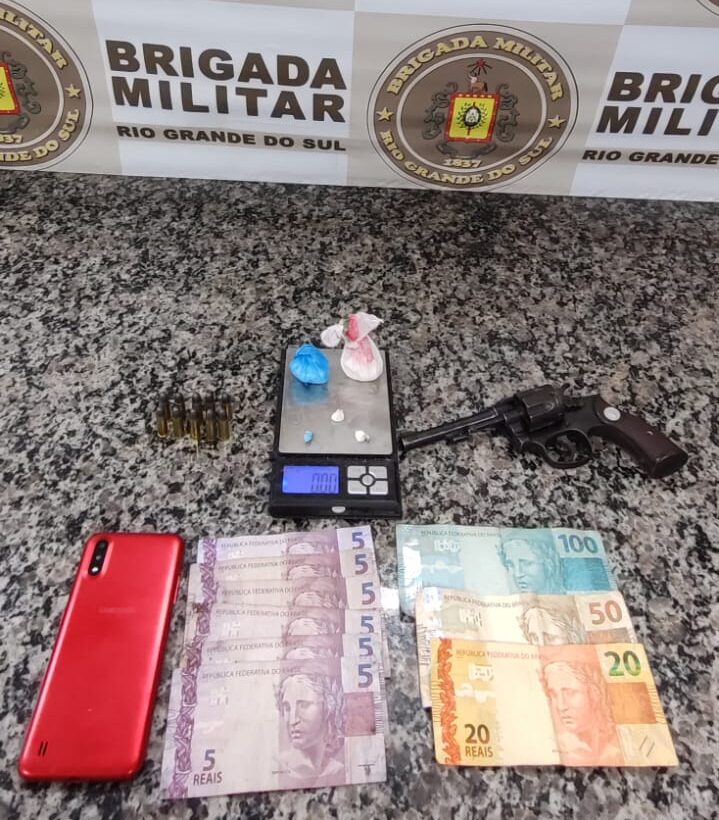 BM realiza prisão por porte ilegal de arma de fogo e tráfico de entorpecentes em Santo Ângelo