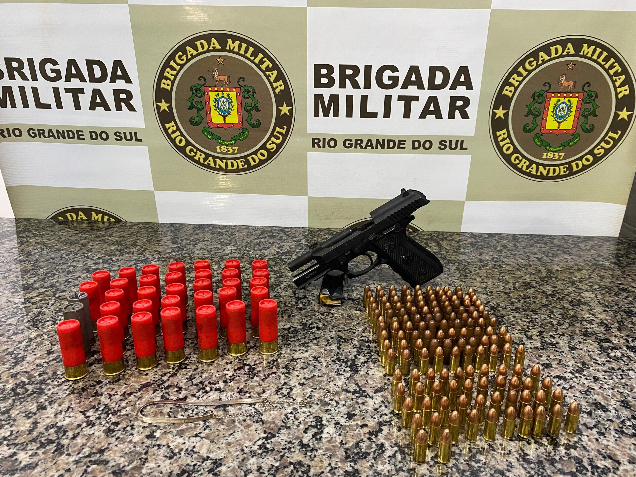 BM realiza prisão por porte ilegal de arma de fogo durante Operação Saturação em Santo Ângelo