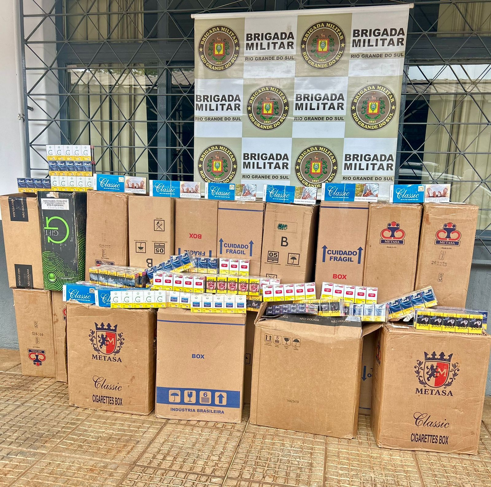 BM realiza prisão por contrabando durante fiscalização conjunta com a Vigilância Sanitária