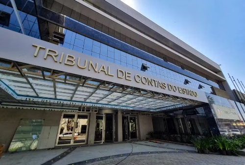 Publicado edital de concurso para o TCE-RS com 45 vagas e salários de até R$ 20,5 mil