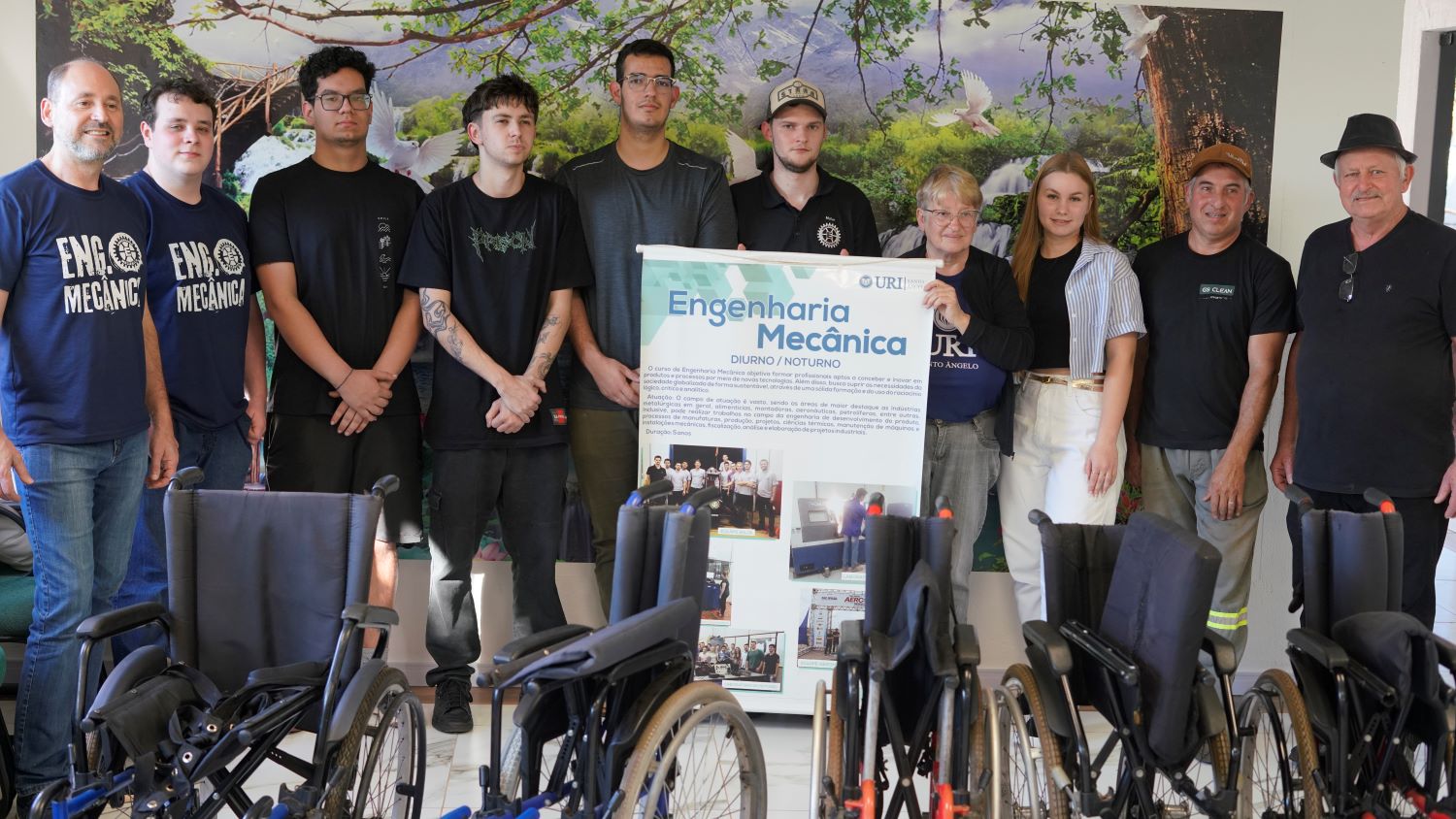 Acadêmicos de Engenharia Mecânica da URI Santo Ângelo revitalizam cadeiras de rodas e roçadeira para Lar da Velhice