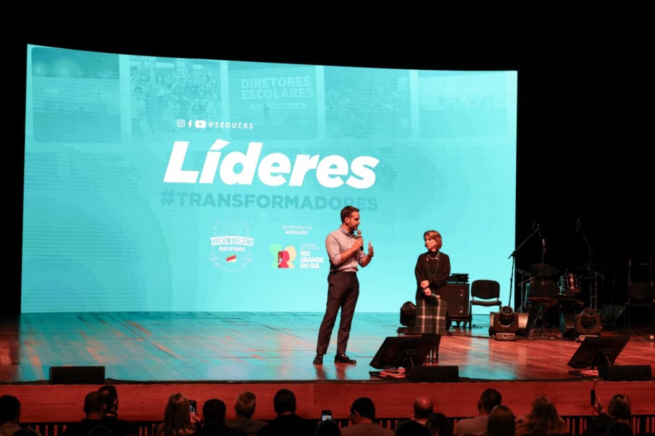 Governador Eduardo Leite anuncia pacote de incentivos para profissionais da educação e estudantes da Rede Estadual