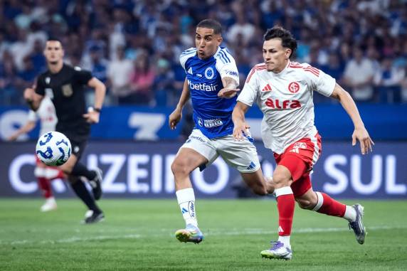 Inter perde para o Cruzeiro e aumenta pressão sobre o técnico Roger Machado