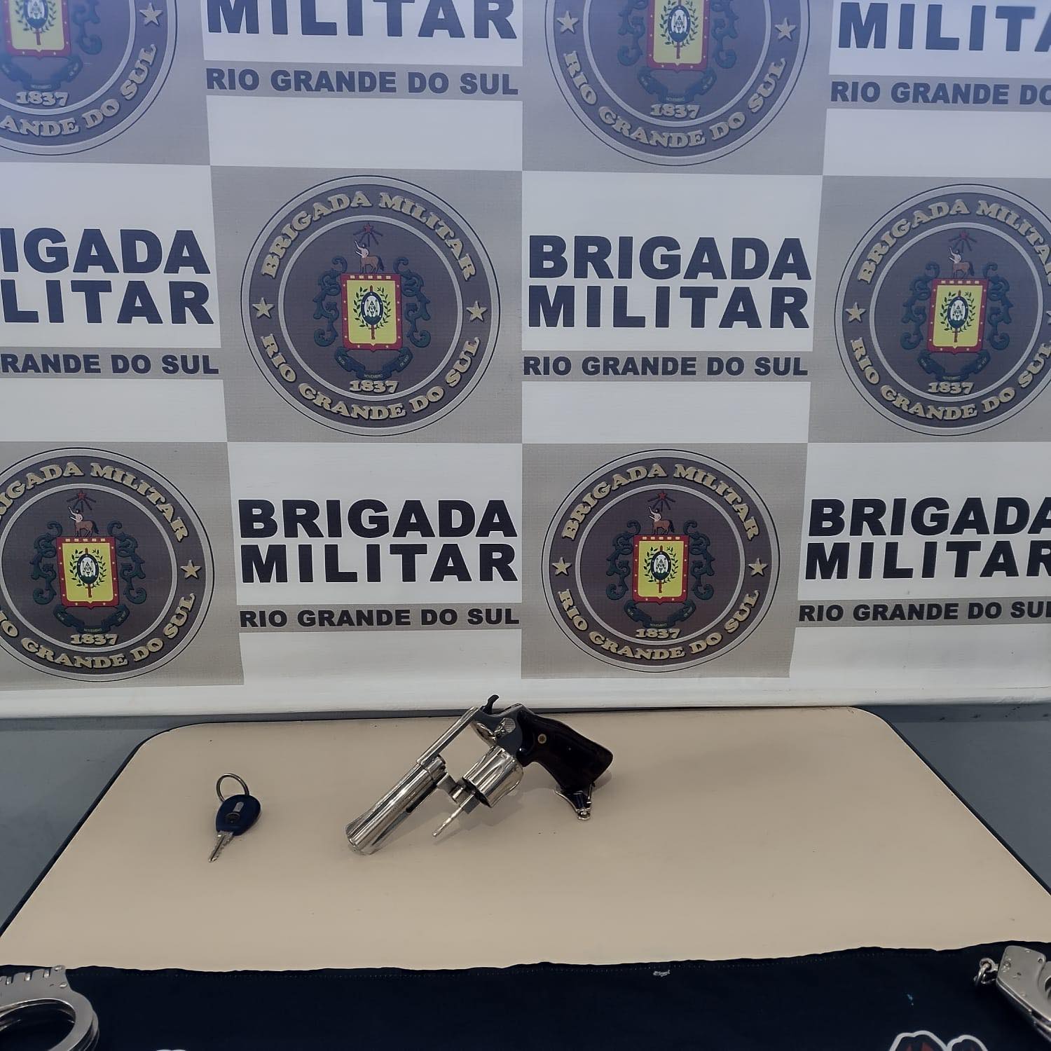 Dupla é presa por homicídio e porte ilegal de arma em Coronel Barros