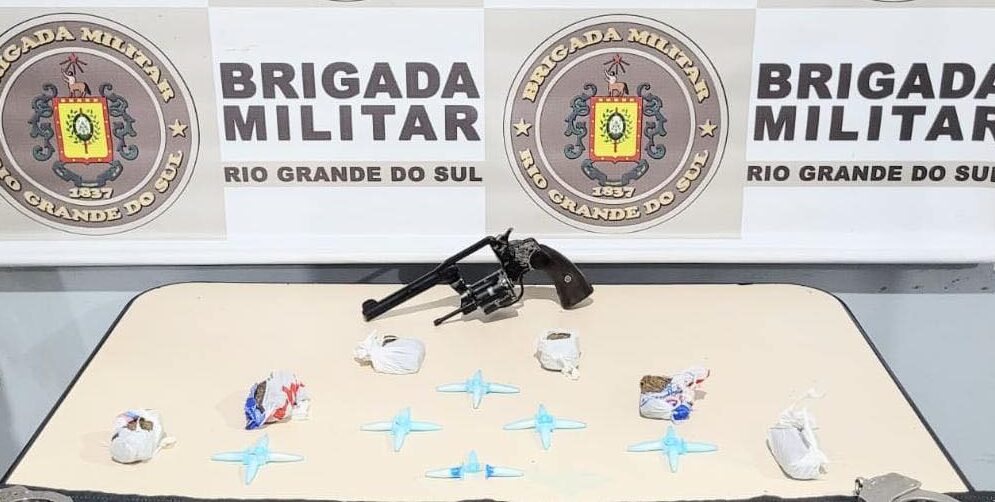 Brigada Militar apreende adolescente com arma e drogas em Ijuí