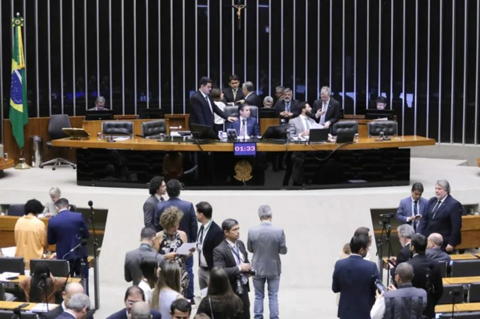 Câmara aprova urgência de projeto que amplia a faixa de isenção do Imposto de Renda para quem ganha até R$ 5 mil