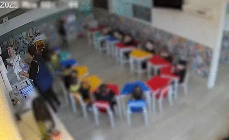 Professora filmada agredindo aluno de 4 anos em escola no RS é presa