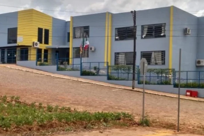 Aluna agride professora com faca e aulas são suspensas em escola de Caseiros