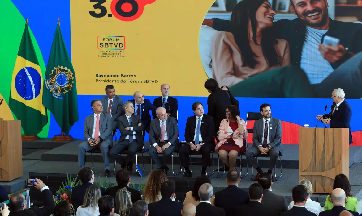 Lula assina decreto da TV 3.0, nova tecnologia para TV aberta