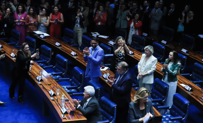Senado aprova projeto de lei para proteger crianças em ambientes digitais