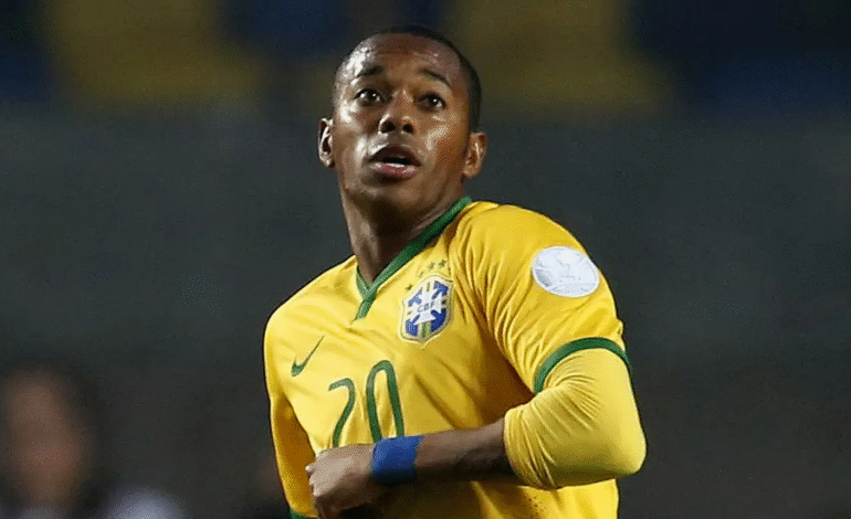 STJ adia julgamento de recurso da defesa de Robinho sobre cálculo da pena por estupro