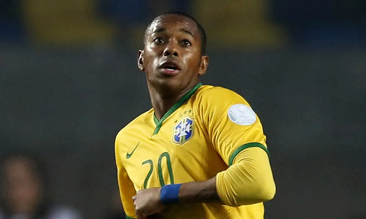 STJ adia julgamento de recurso da defesa de Robinho sobre cálculo da pena por estupro
