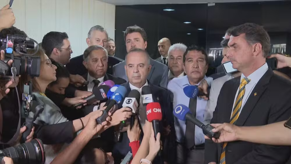 Após 47 horas, oposição desocupa plenário do Senado