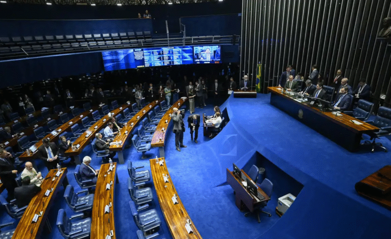 Senado aprova isenção de Imposto de Renda para quem ganha até dois salários mínimos