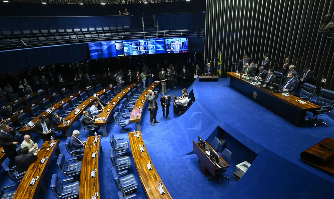 Senado aprova isenção de Imposto de Renda para quem ganha até dois salários mínimos