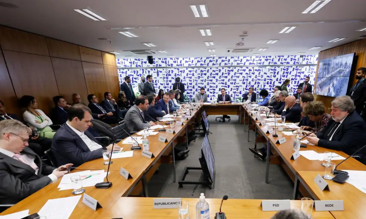 Parlamentares apresentam pedidos de CPI sobre ‘adultização’ após vídeo viral sobre o tema