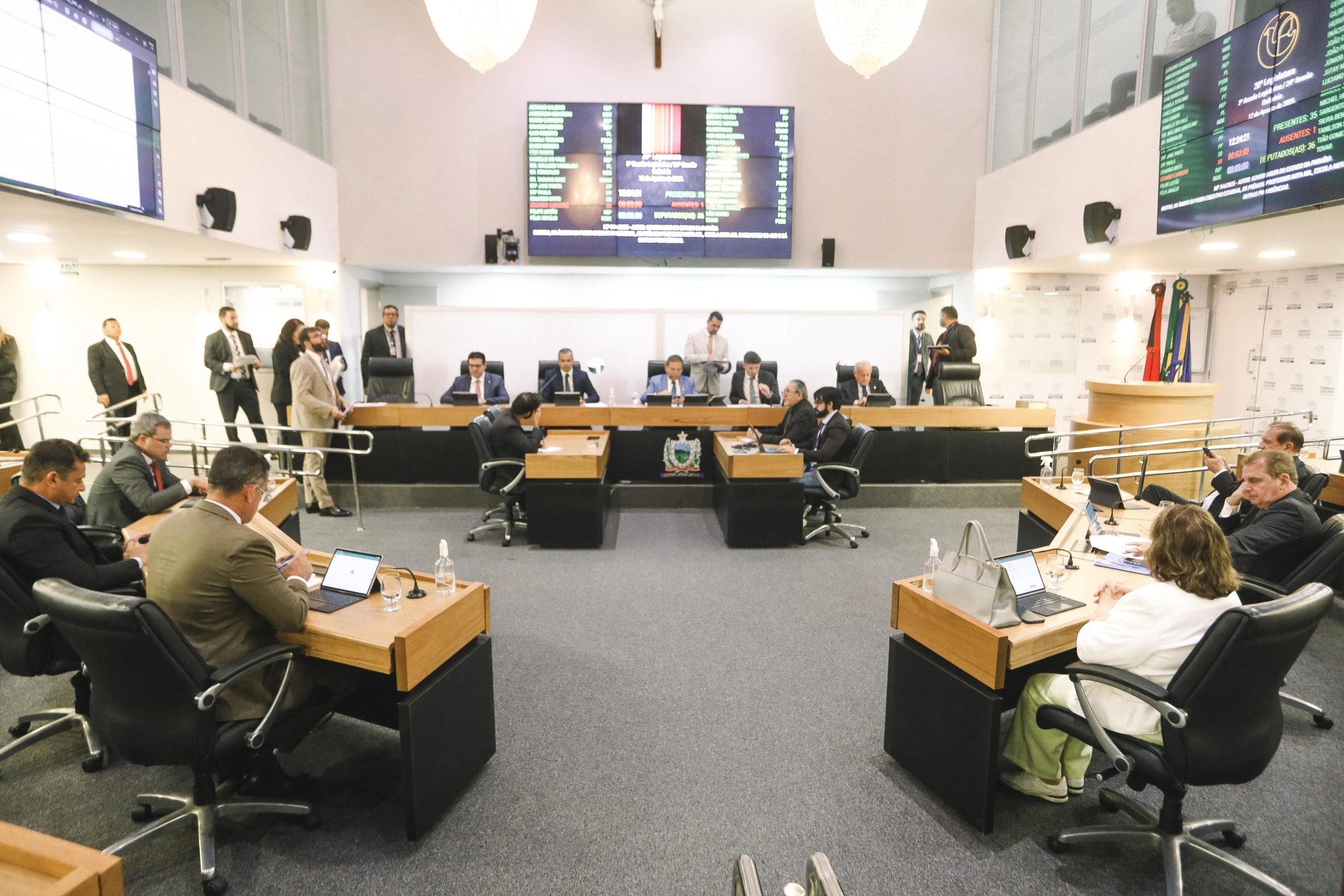 Projeto do governo sobre adultização prevê suspensão provisória das redes sociais