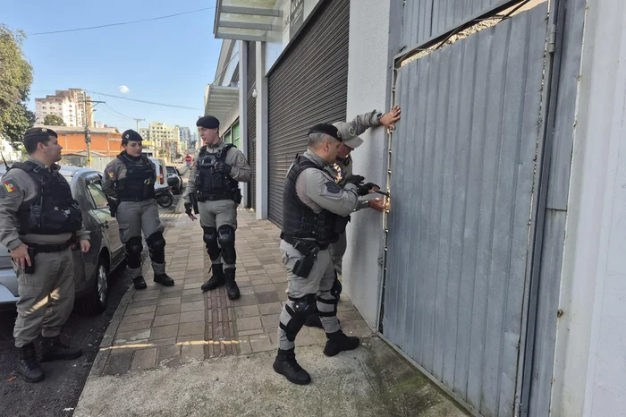 Casal é preso por suspeita de manter mulher em cárcere privado em Passo Fundo