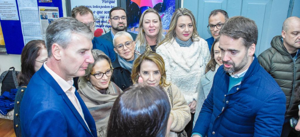 Secretário Loureiro destaca assinatura da ordem de serviço para construção da cobertura da quadra do colégio Onofre Pires