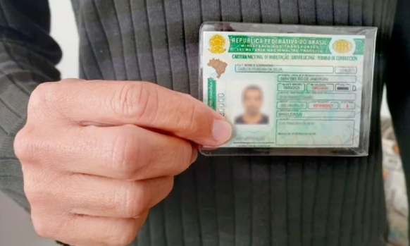 Novas regras de CNH para maiores de 50 anos já estão em vigor no Brasil