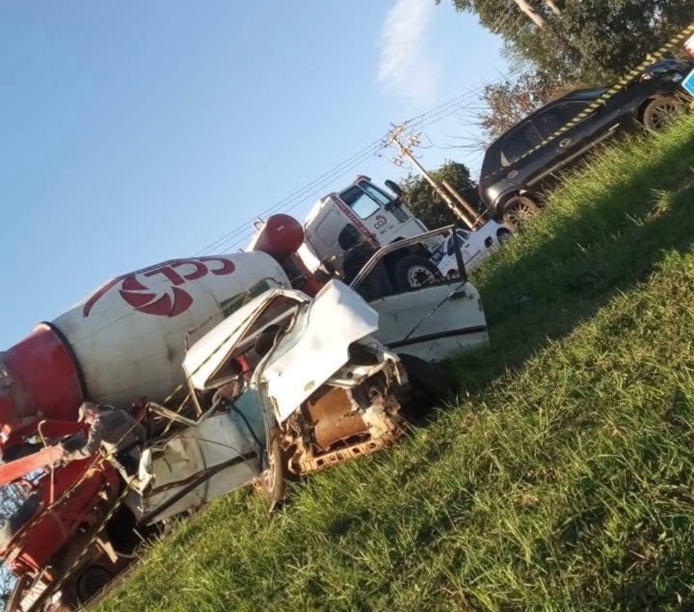 Homem morre em acidente envolvendo caminhão e dois carros na Guia Lopes, em Santa Rosa