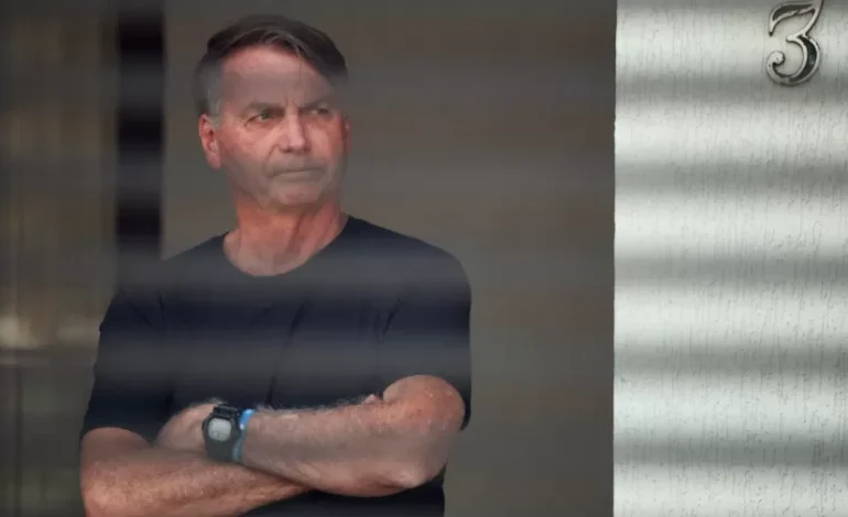 PGR se posiciona contra presença de policiais no interior da casa de Bolsonaro