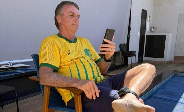 Moraes decreta prisão domiciliar de Jair Bolsonaro por descumprimento de medida cautelar