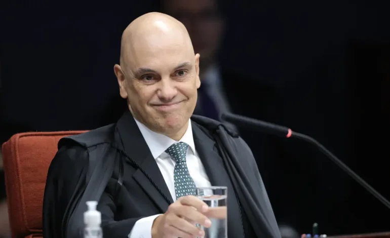 Moraes vota para condenar Bolsonaro e outros sete réus por tentativa de golpe Estado