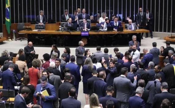 Como votaram os deputados gaúchos para a urgência da anistia na Câmara