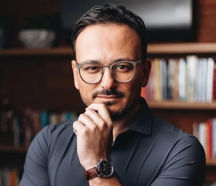 Polícia prende professor de Direito suspeito de crimes sexuais no RS