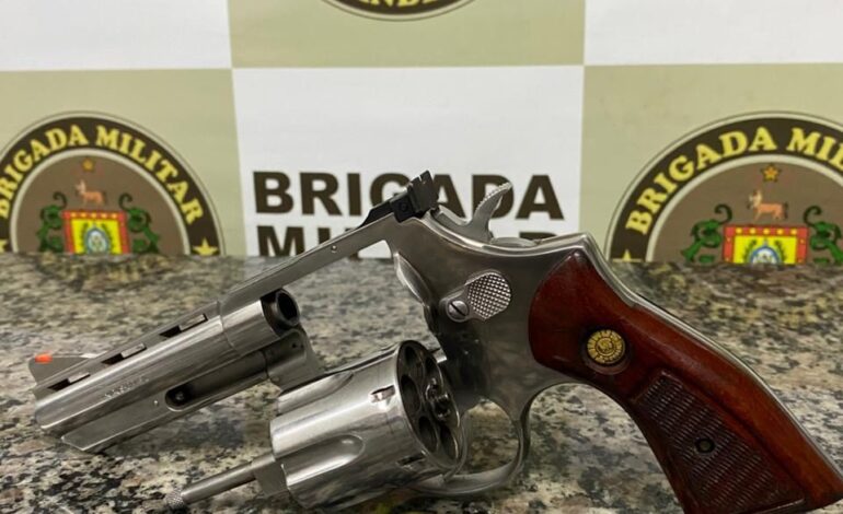 Mulher é presa por porte ilegal de arma de fogo em Santo Ângelo