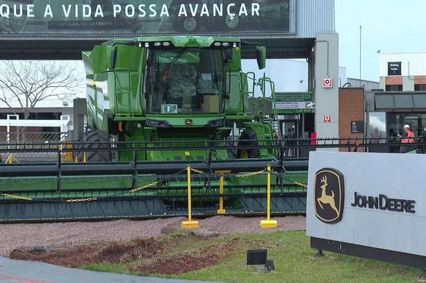 “É um baque grande”: demissões na John Deere deixam 150 trabalhadores sem rumo em Horizontina