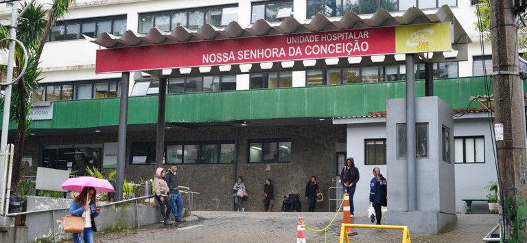 Com 64 casos e uma morte, hospital de Porto Alegre decreta surto de Covid
