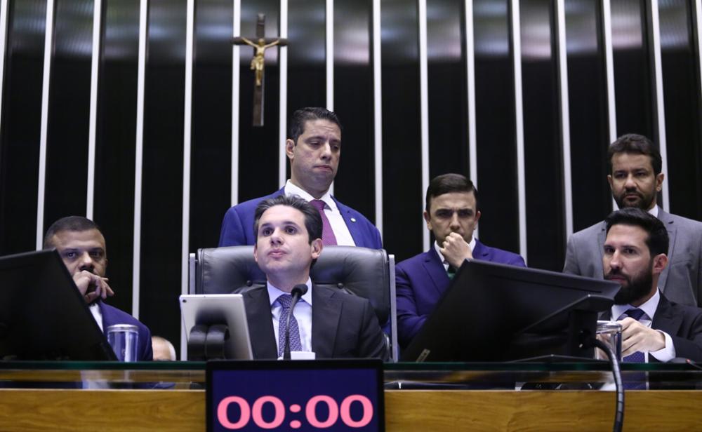 PEC da blindagem é aprovada por deputados e vai ao Senado
