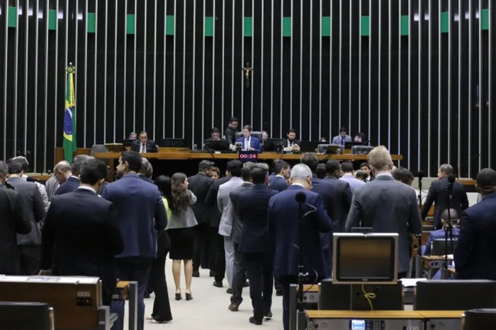 Câmara aprova projeto que proíbe descontos em benefícios do INSS para associações e sindicatos