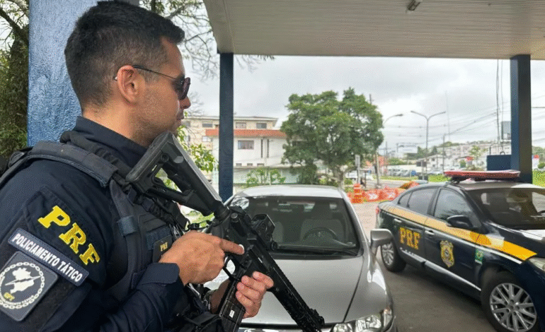 Golpistas se passam por policiais rodoviários para intimidar e exigir dinheiro de empresários no RS